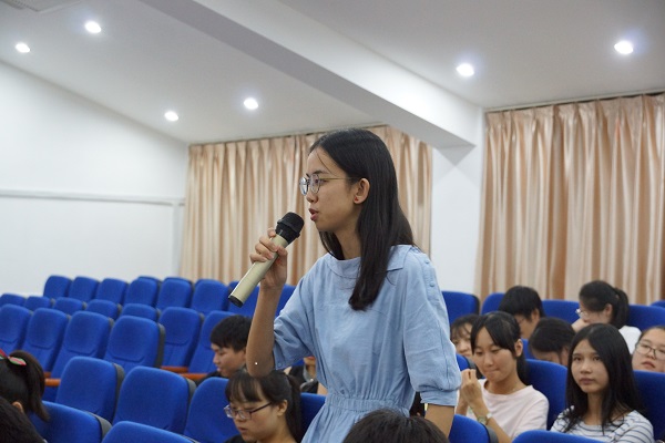 江西农业大学许斌华副院长携学工处领导莅临我院指导工作