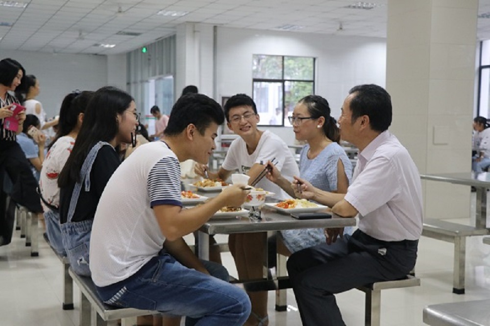 江西农业大学许斌华副院长携学工处领导莅临我院指导工作