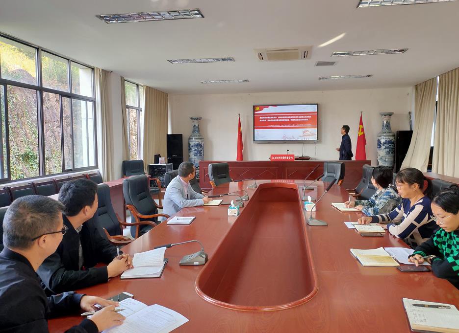 杏盛思政部组织十九届四中全会精神集体备课会