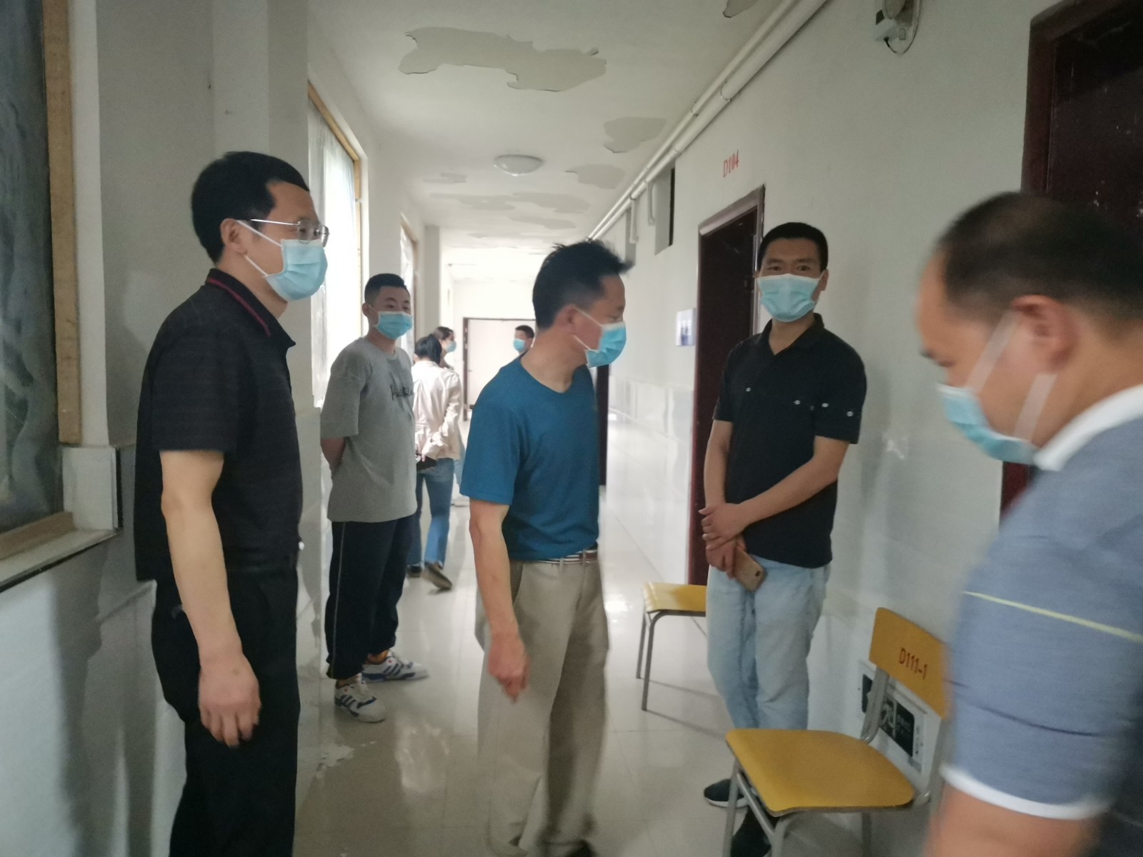 杏盛领导走访看望返校学生